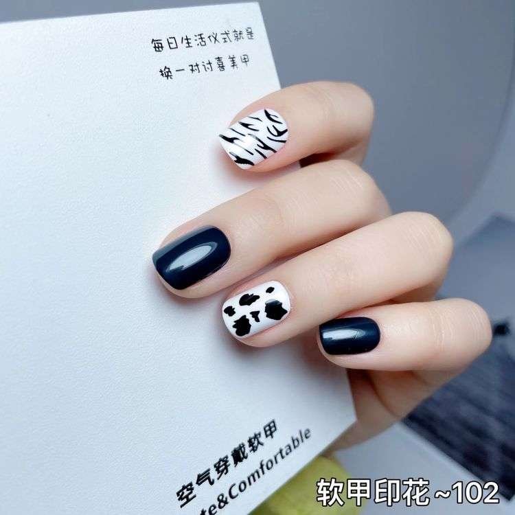 Short Press on Nails | Acrylic Nail Series from Nail York Style Number 101-146 - Image 4
